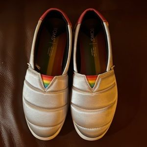 Pride theme Toms, size 8W